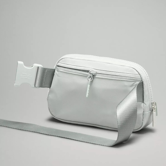 [ ❌ SOLD ] NWT Lululemon Everywhere Belt Bag 1L (Jade Grey) - Picture 4 of 9